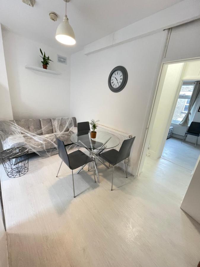 One Bedroom Flat Miles London Exterior photo