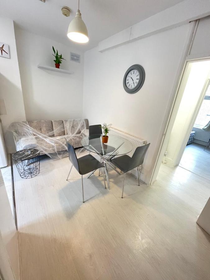 One Bedroom Flat Miles London Exterior photo